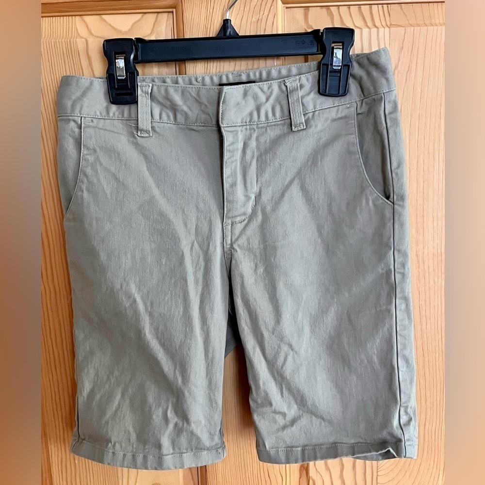 Lee Uniform Khaki Bermuda Shorts Women’s Size 0 School Uniform Chino 8” Inseam